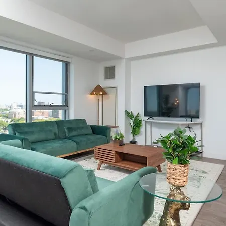 Central Penthouse City Skyline Views Gym Sleep 8